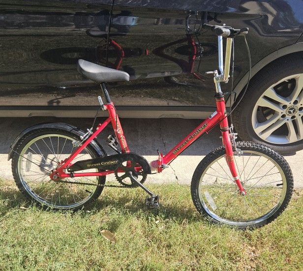 Folding Bike. Red Northwoods Street Cruiser. In exelent condition