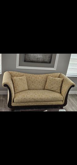 Elegant sofa by Lexington.
