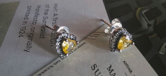 Pandora Heart StudYellow Earrings