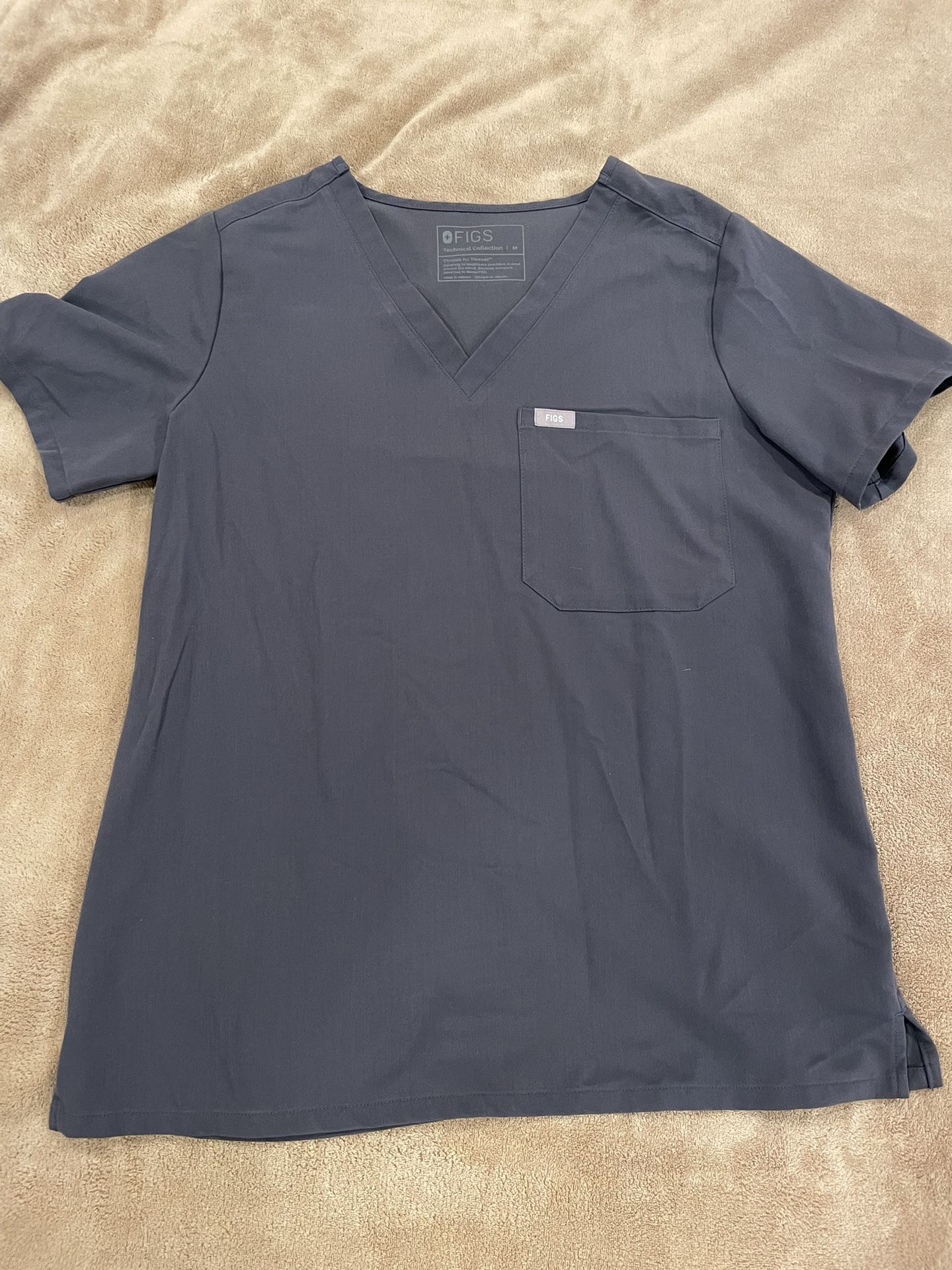 Women’s Figs Scrub Top, Size medium, Grey