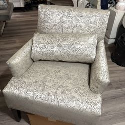 Raymour And Flanigan Sofa Chair 