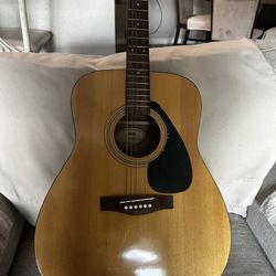 Acoustic Guitar Yamaha F-310
