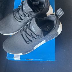 NEW ADIDAS NMD_R1 BLACK WMNS 6.5