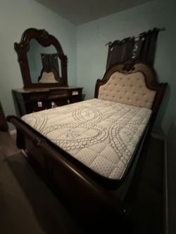 Full Size Mattress Pillow Top 12" thick.  New mattress sealed in original plastic sealed.   We offer same day delivery
