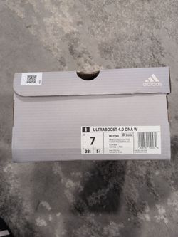 Women Adidas Ultraboost 4.0 size 7