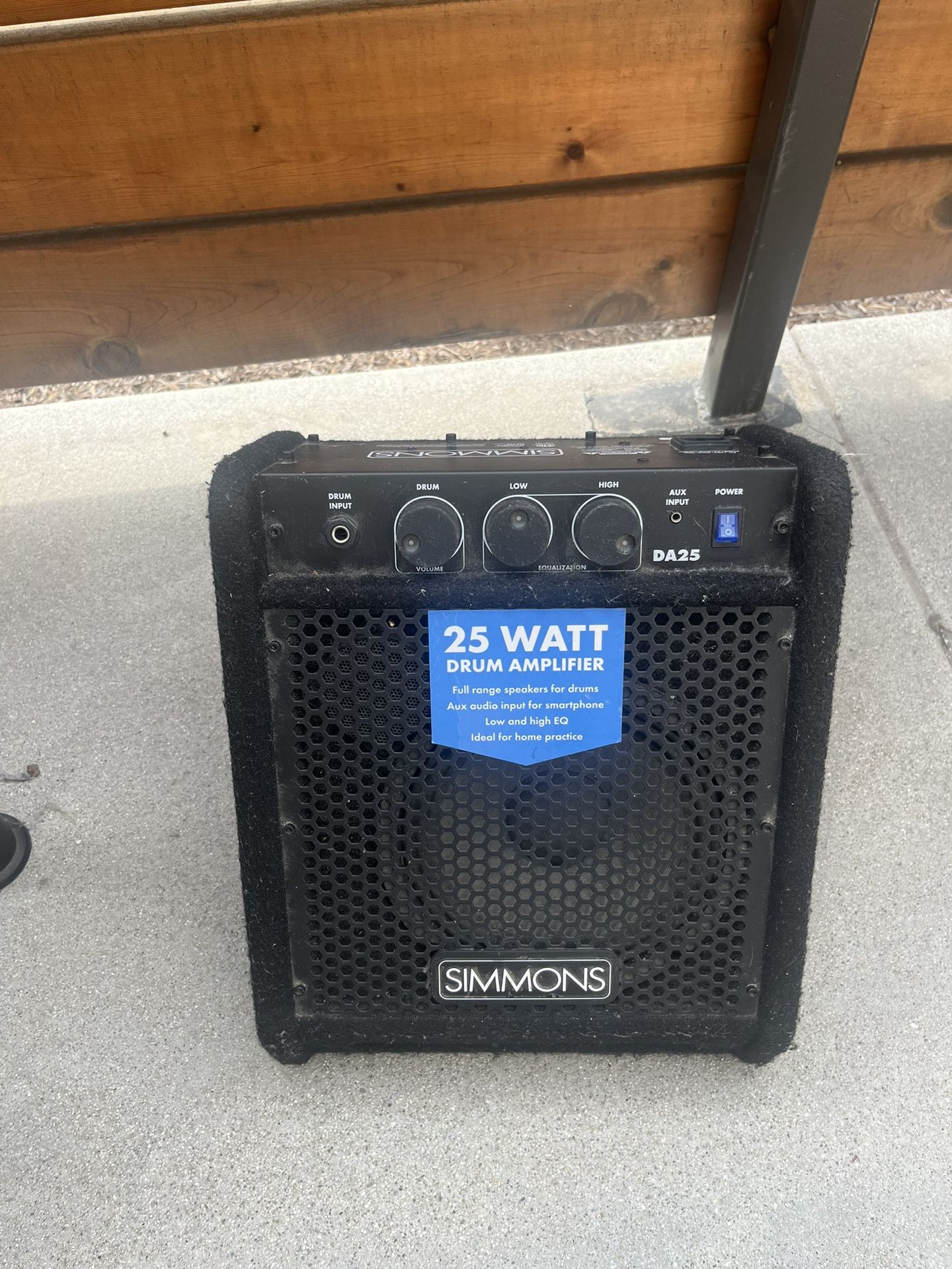 LIKE NEW 25 WATT AMPLIFIER