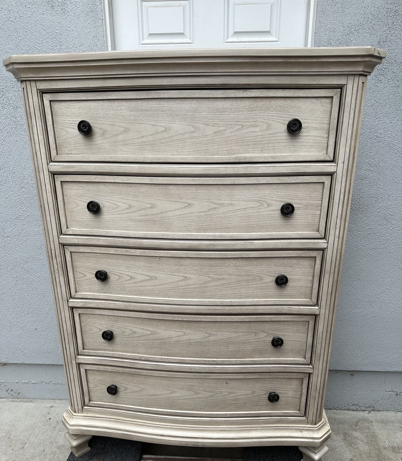 Gorgeous Tall Dresser With 5 Drawers 