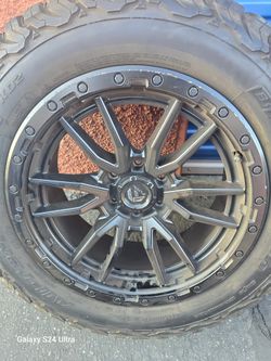 Fuel Rims and Ko2 tires 275/60/20 With OEM Tire Sensors