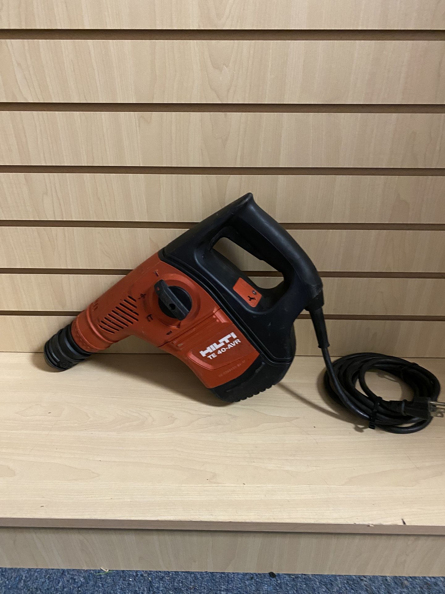 HILTI TE-40 AVR Performance Combihammer Drill