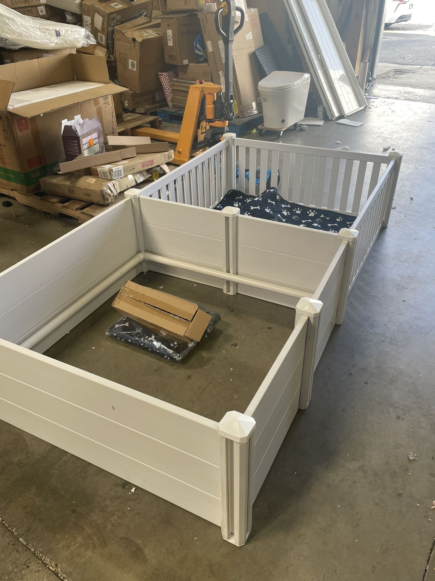 assembled new Large 2 Room Whelping Box 19 in. High Safety Rail Perfect for Large Breed Dogs 9