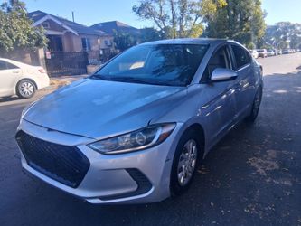 2017 Elantra  SE   ECO  titulo limpio