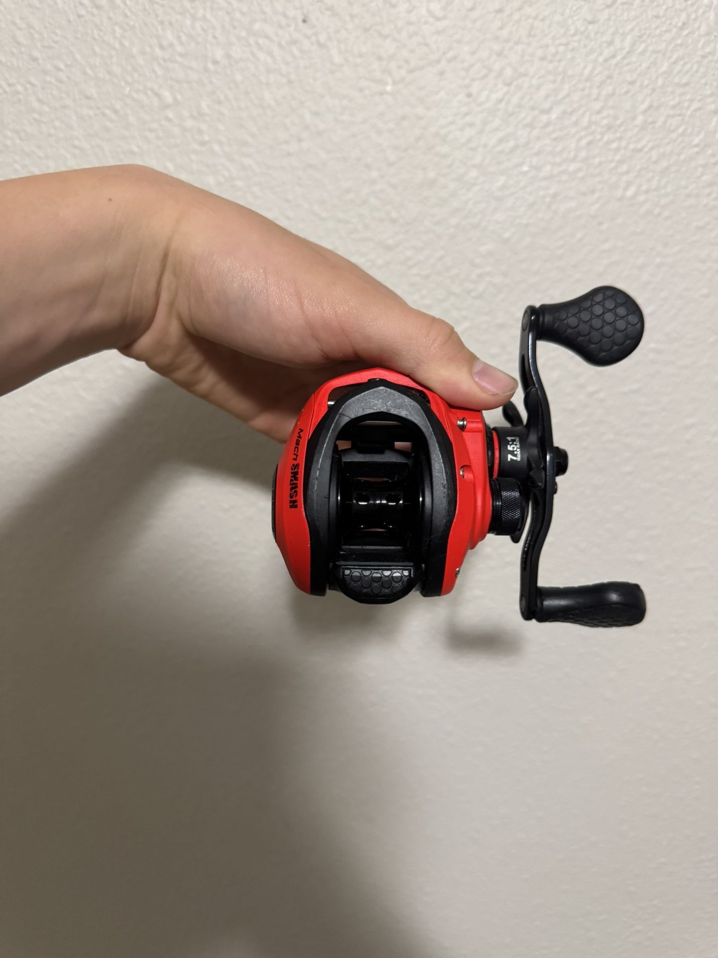 Lews Mach Smash Fishing Reel