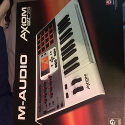 M-Audio Axiom Air 25 Midi Keyboard and Drum Pad