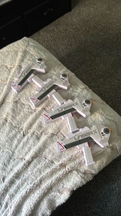 4 Laser guns hardly used