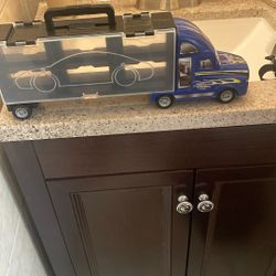 Truck Carrying Case  Y Mascara. $6.00 X Las 2 Cosas 