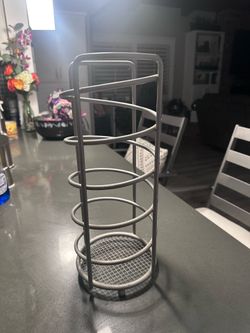 Toilet paper holder