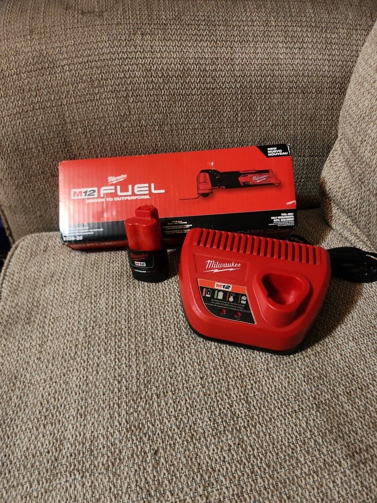 M12 FUEL 12V Lithium-Ion Cordless Oscillating Multi-Tool battery 1.5ah and charger 