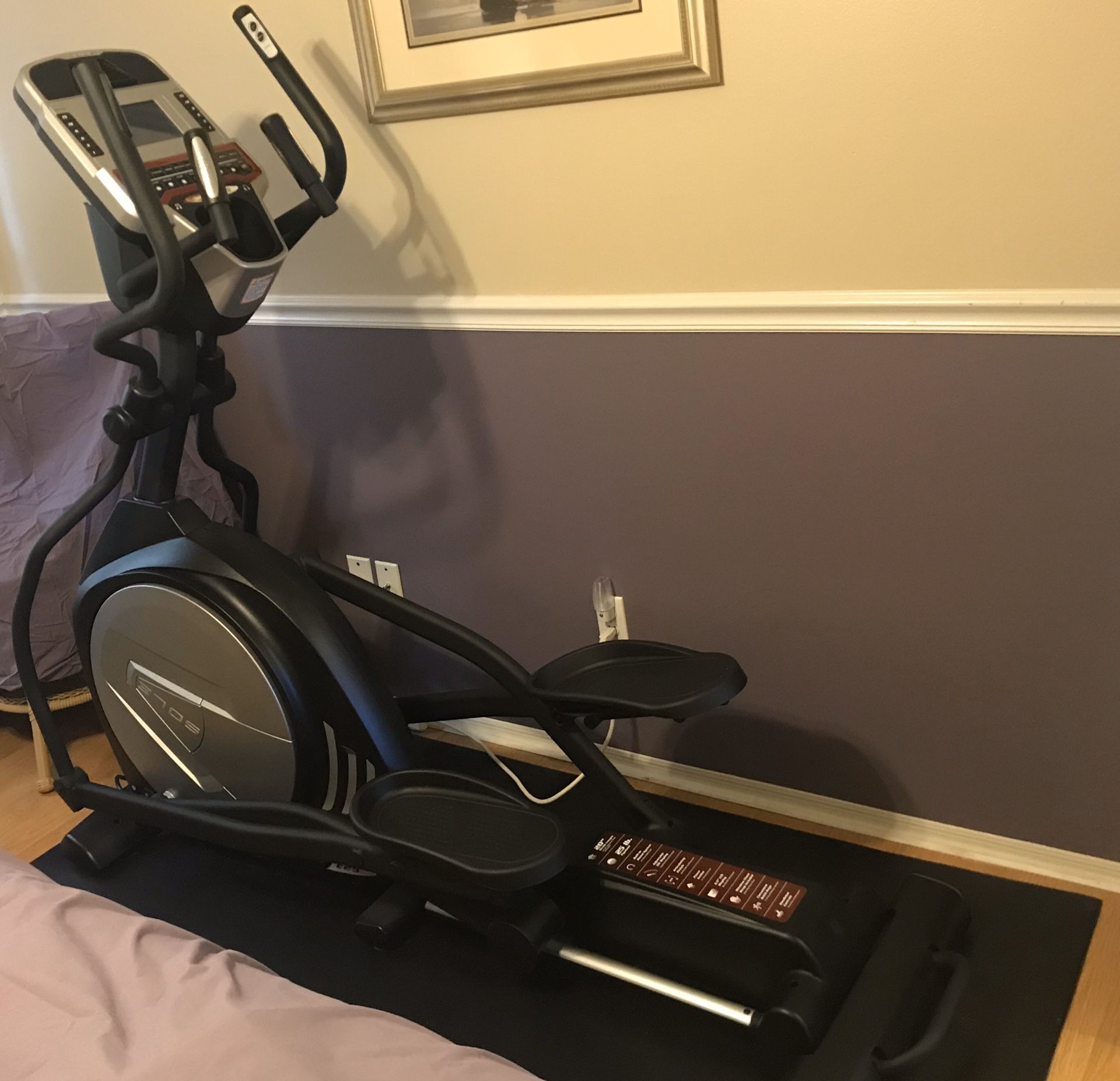 Sole Fitness E25 Elliptical Trainer