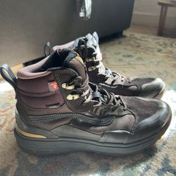 Vans Hiking Boots – Great Condition (Women’s Size 9)