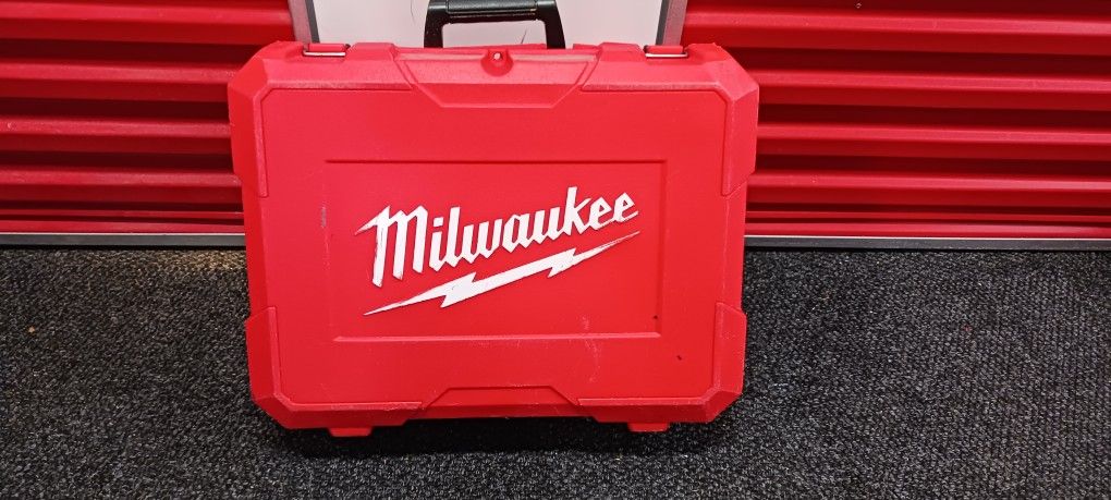 Milwaukee Deep Cut Band Saw