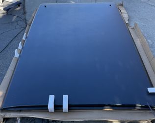 UnderCover Classic 2007-2013 Chevrolet Silverado, 8ft Long Bed Tonneau Truck Bed Cover NEW