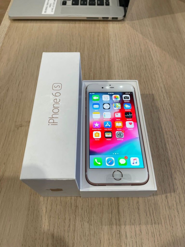 Apple IPhone 6S 32GB UNLOCKED LIKE NEW