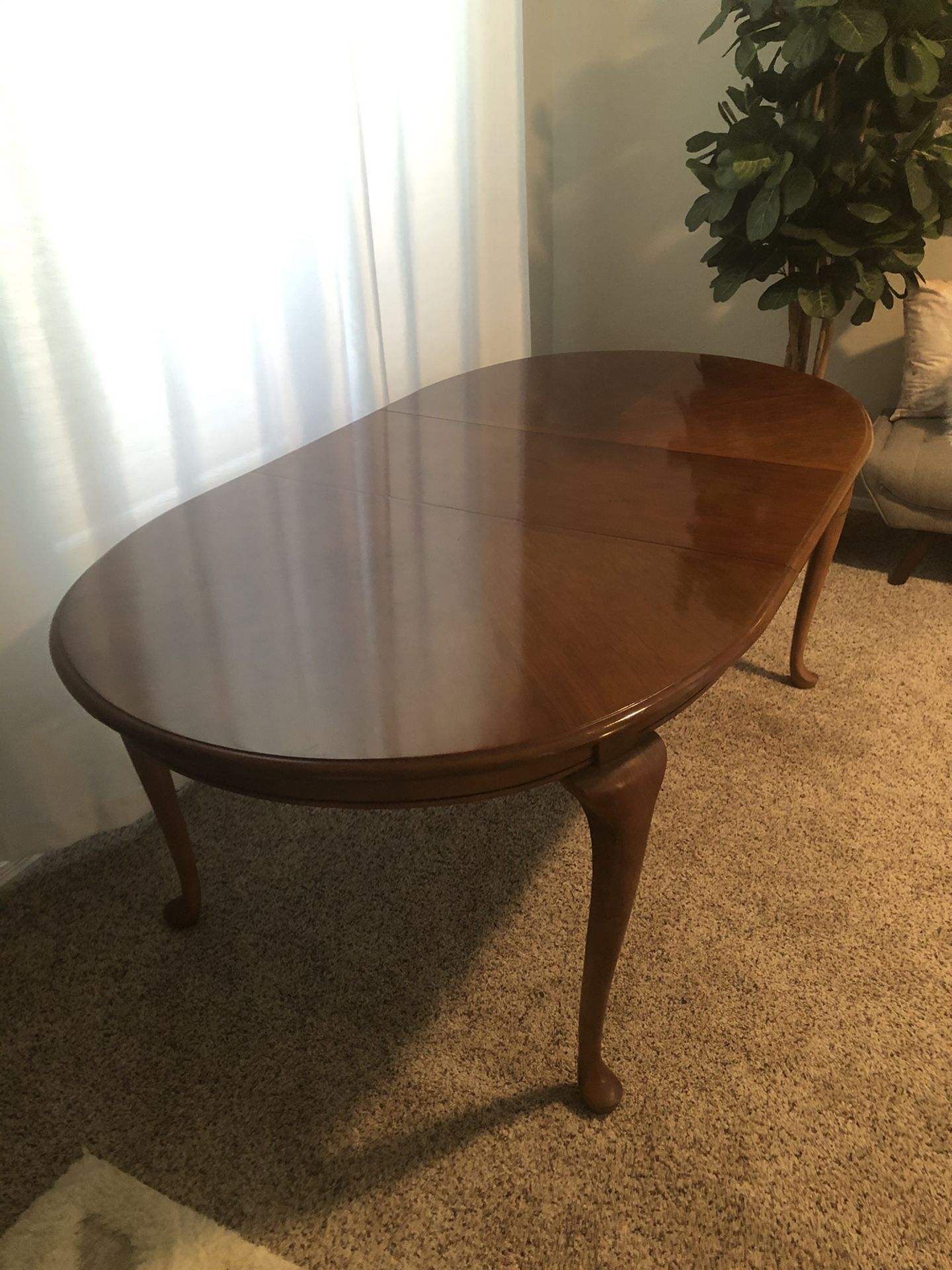 Gorgeous dining table - can seat 4-8
