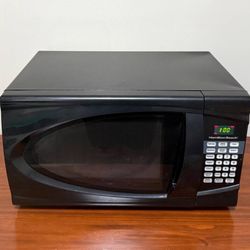 Working And Clean Hamilton Beach Microwave 900W