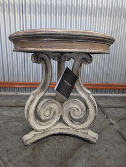 Brand New Hooker Furniture Living Room Chatelet Scroll Accent Table