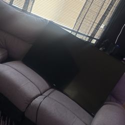 52 Inch ONN TV GREAT CONDITION PICK UP ONLY