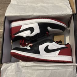 AIR JORDAN 1 LOW OG -BLACK TOE- BRAND NEW 11.5M
