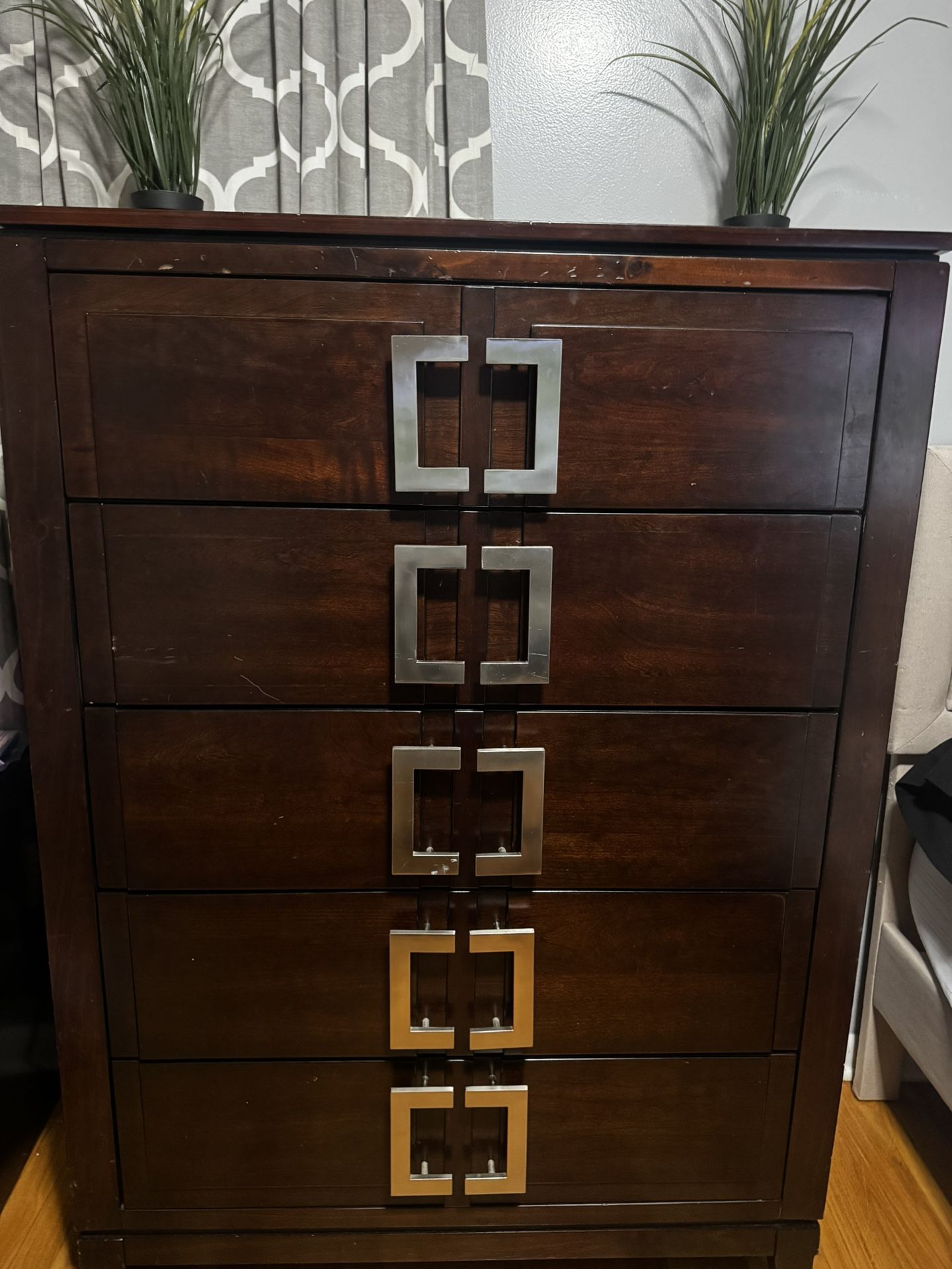 Dresser