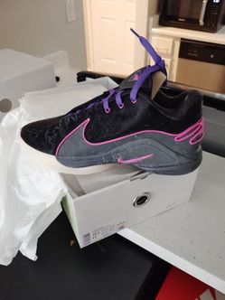 LeBron ××|| size 10.5