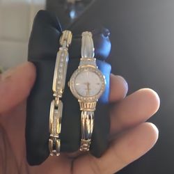 Seiko Women's Watch No Scratches Comes With Bracelet 