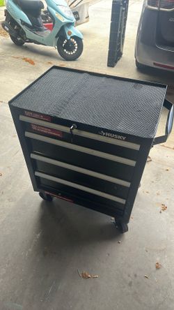 Husky rolling tool chest