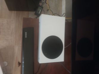 Xbox Sseries 512 GB SSD 1 Remote and headset