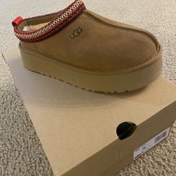 UGG  Tazz Platform Size 8 