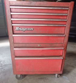 SNAP-ON KRA-380A bottom cabinet 7 drawers tool box KRA-429F 3-drawer top box.
Vintage set of 2