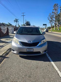 2011 Toyota sienna