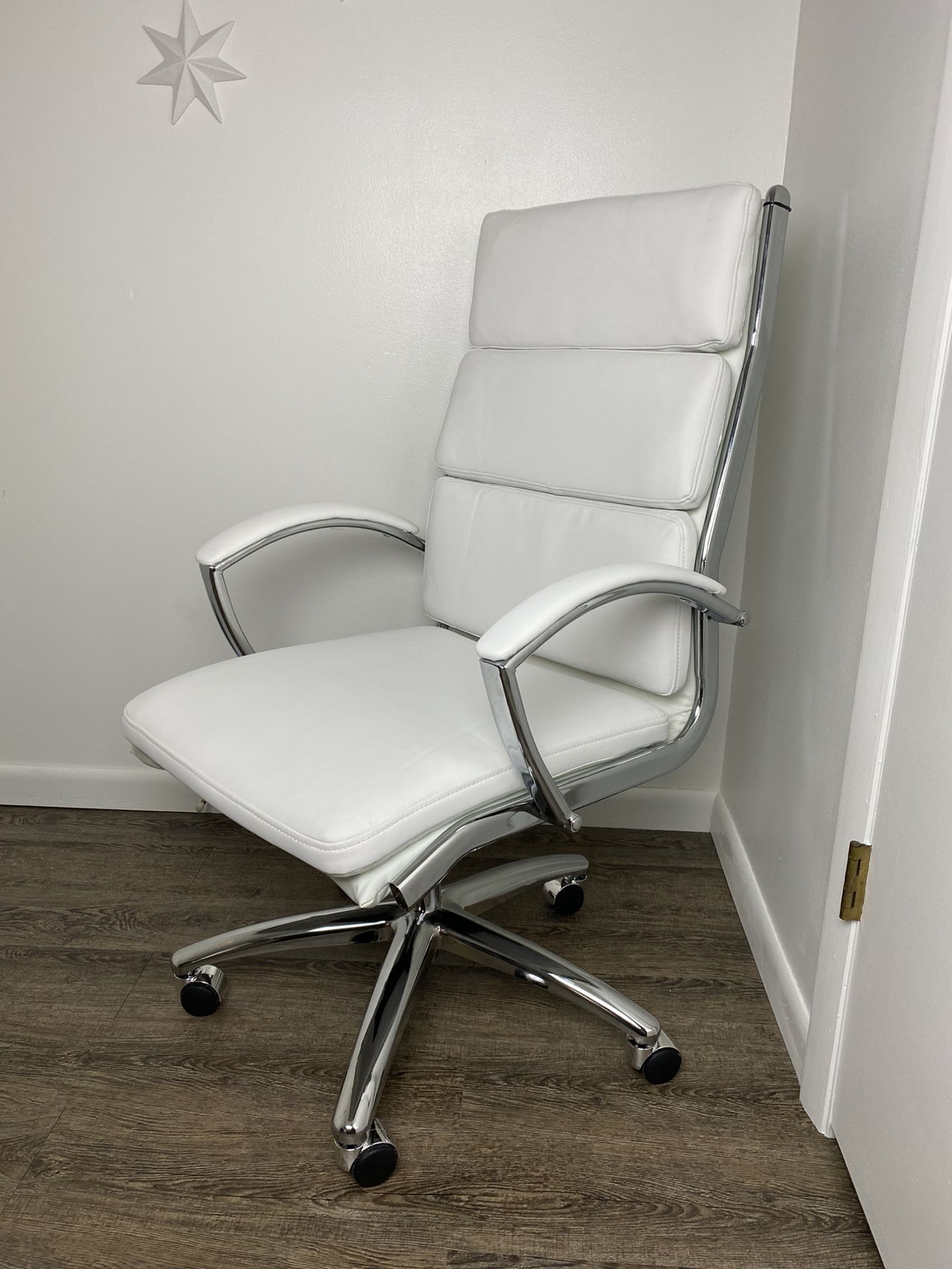 White Bonded Leather & Chrom Office Chair