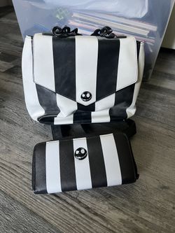 lounge fly backpack with matching wallet