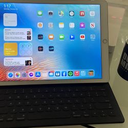 iPad Pro 128 Gig Comes With Apple Keyboard And Pencil 