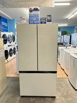 Samsung 36”W French Door Refrigerator with Autofill Water Pitcher