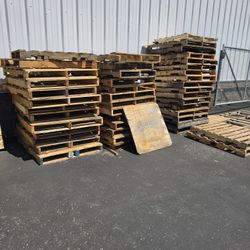 FREE PALLETS GOOD CONDITION 