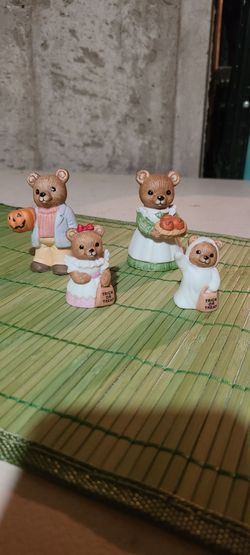 4 PC. Porcelain Figurine (Halloween)