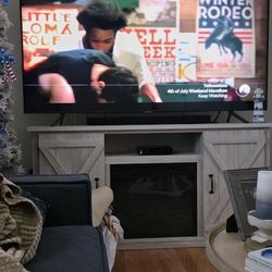 Samsung QN75Q 75 Inch 4k QLED Smart TV Line On Bottom But Works Well