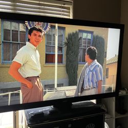 LCD TV $200