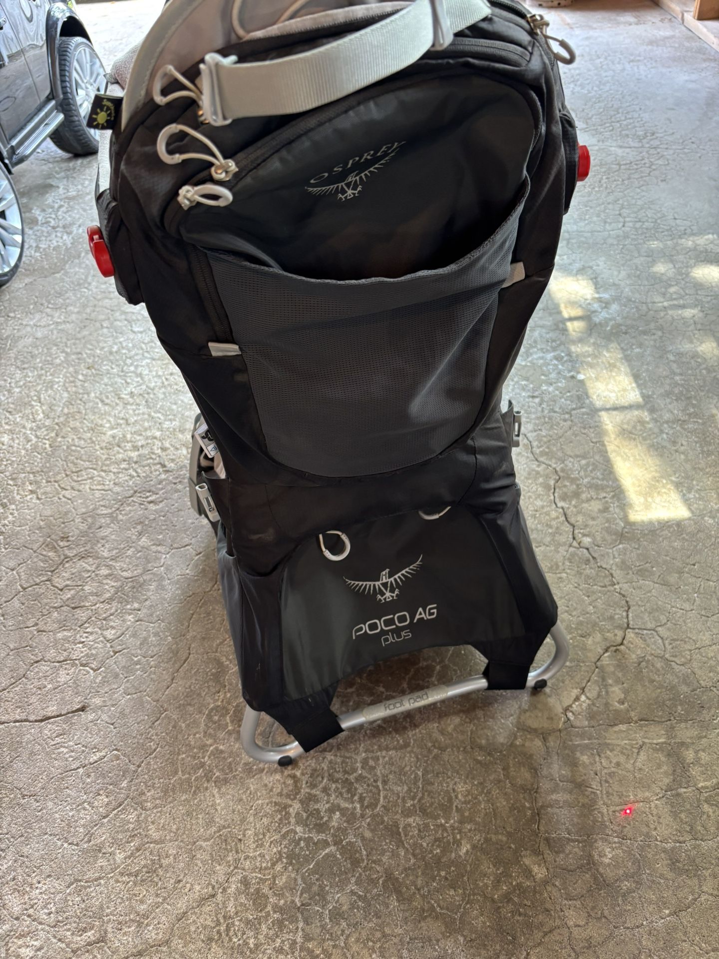 buy used osprey backpack Daylite Plus Built with a Deluxe AirMesh harness the backpack offers a comfortable carry unusual for a compressible pack of this size Osprey Daylite Expandable Travel Pack