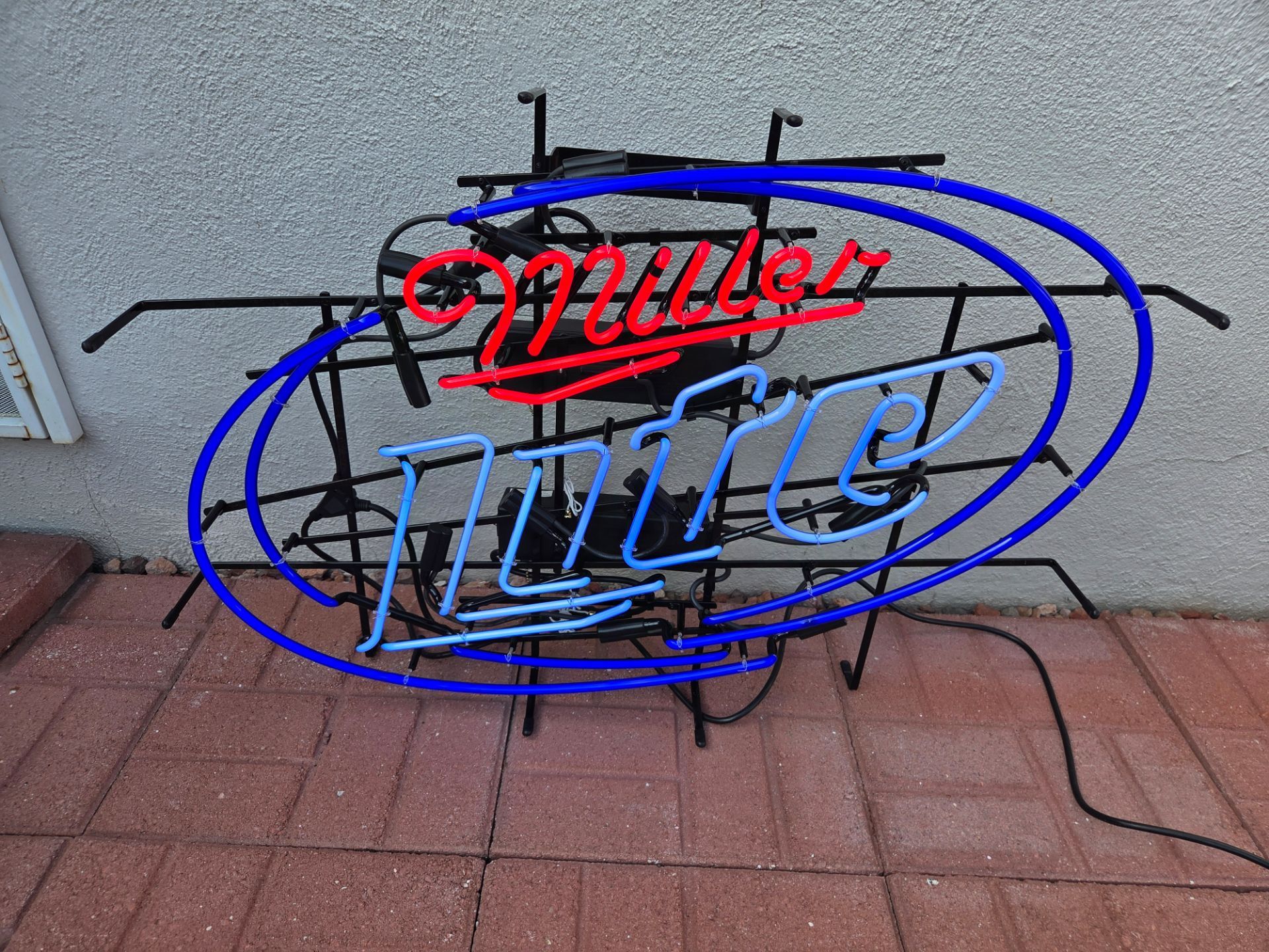 Neon light (MILLER LITE)