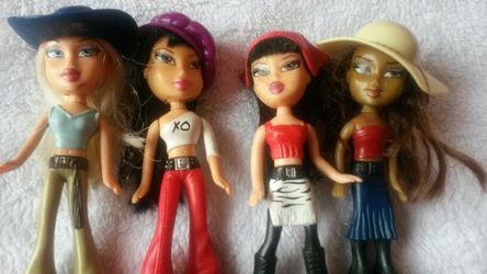 Muñequitas cuatro por $8